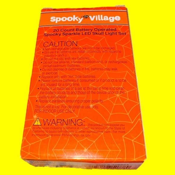 NWT Spooky Village 20 Count Battery Operated Halloween LED Skull 💀 light set - Picture 2 of 4